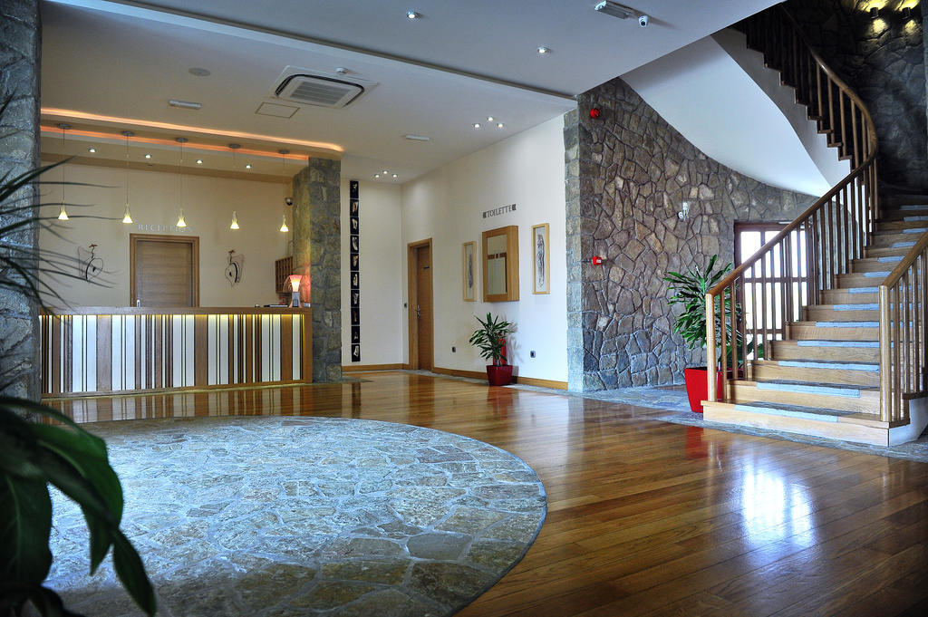 Hotel Aria Mitrovici  Экстерьер фото