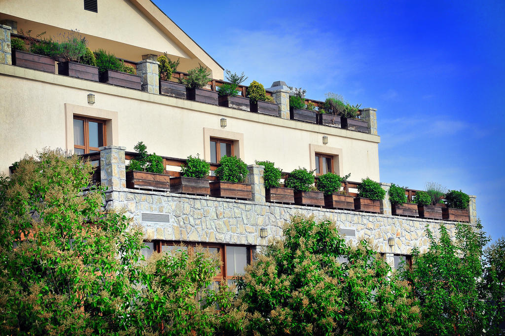 Hotel Aria Mitrovici  Экстерьер фото