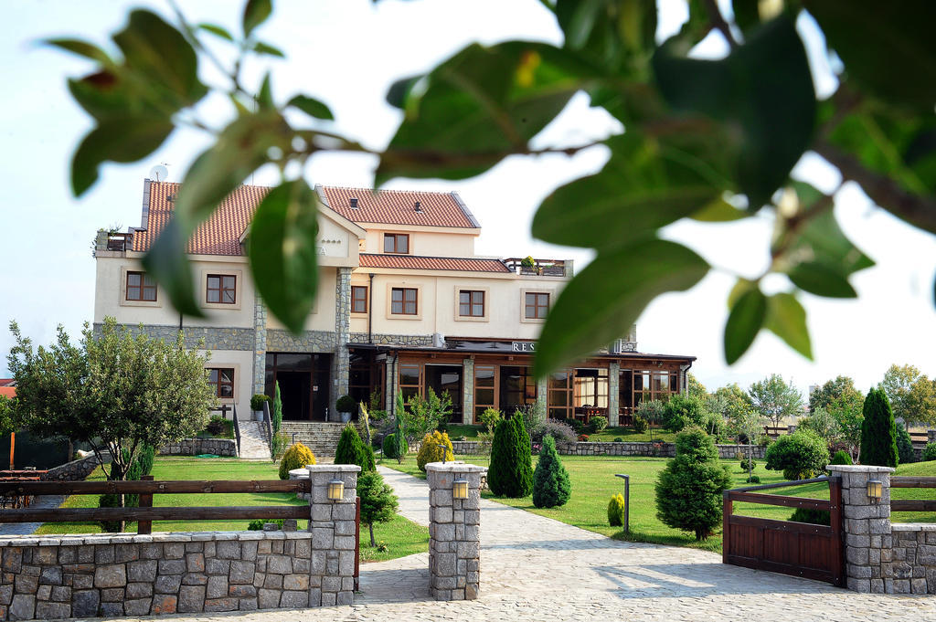 Hotel Aria Mitrovici  Экстерьер фото