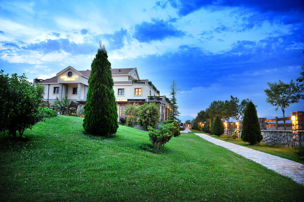 Hotel Aria Mitrovici  Экстерьер фото